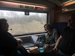 DCB, Kenny McFly und Sebastian Wallroth im Zug. Foto: Codc. Lizenz: Public Domain